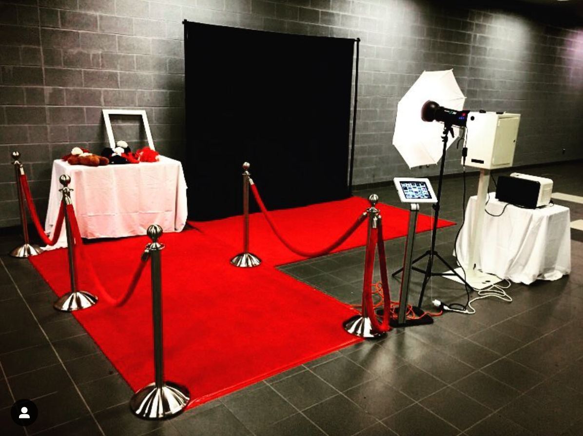 Red Carpet with 6 Stanchions & Ropes